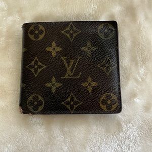 Louis Vuitton Lv man short wallet 2 folds money clips  Louis vuitton mens  wallet, Louis vuitton men, Wallet men